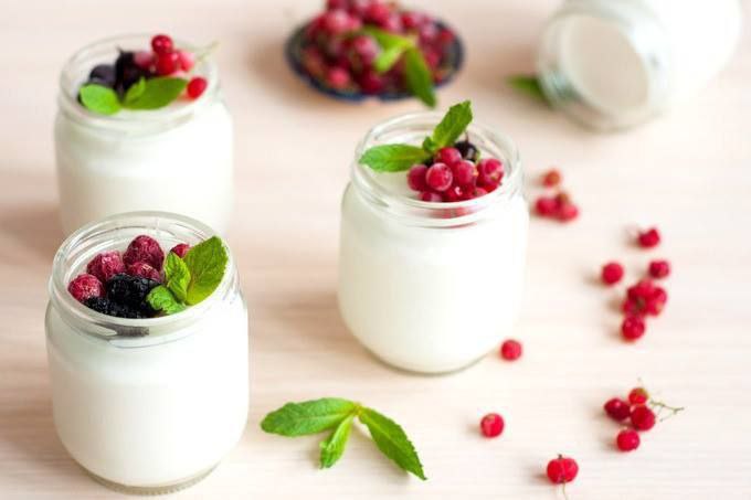 Naturalny jogurt: jakie są jego zalety Jogurt to produkt mleczny,